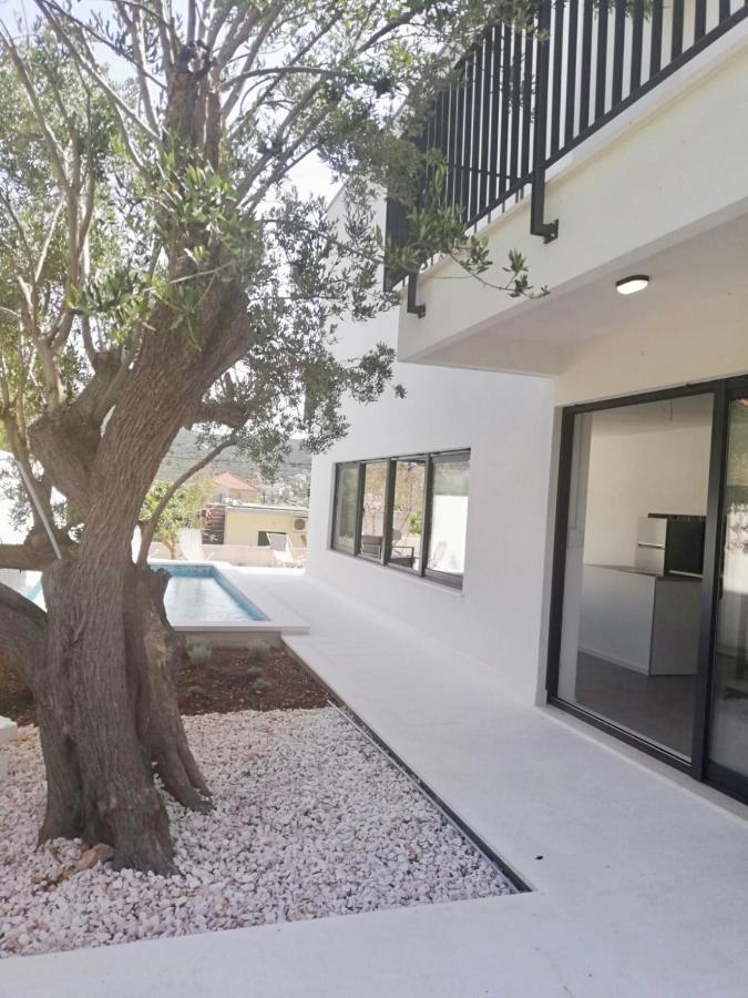 Domo Oliveto Villa Vinisce Exterior photo