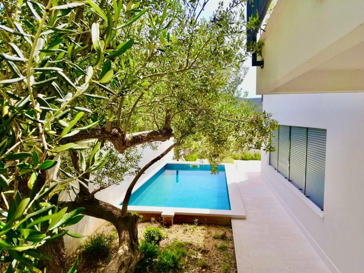 Domo Oliveto Villa Vinisce Exterior photo
