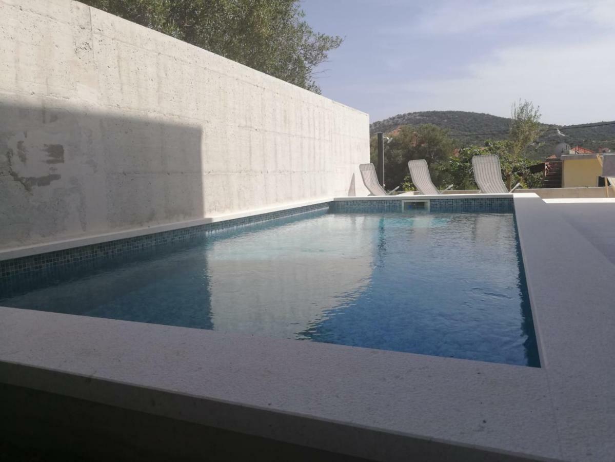 Domo Oliveto Villa Vinisce Exterior photo