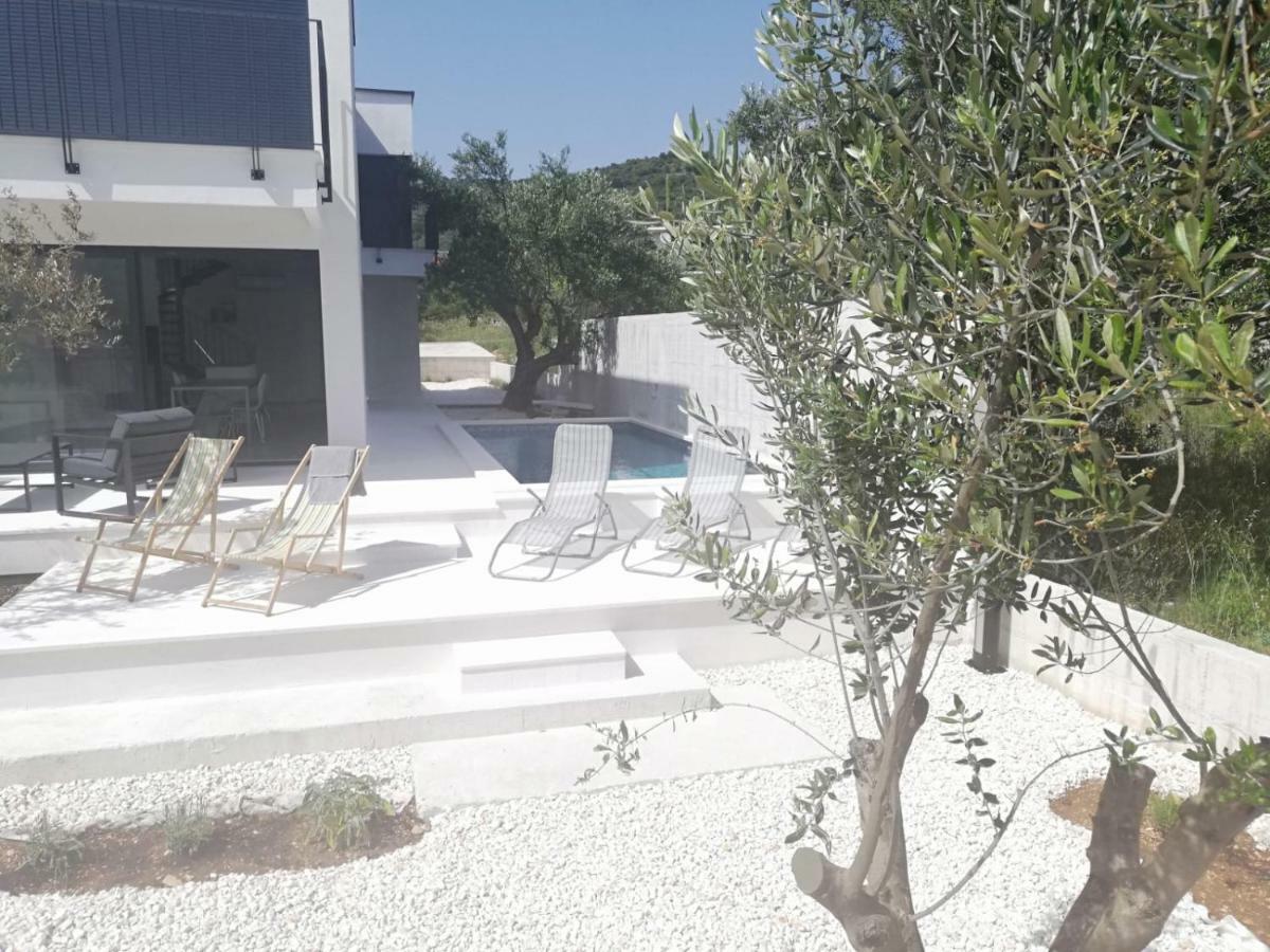 Domo Oliveto Villa Vinisce Exterior photo