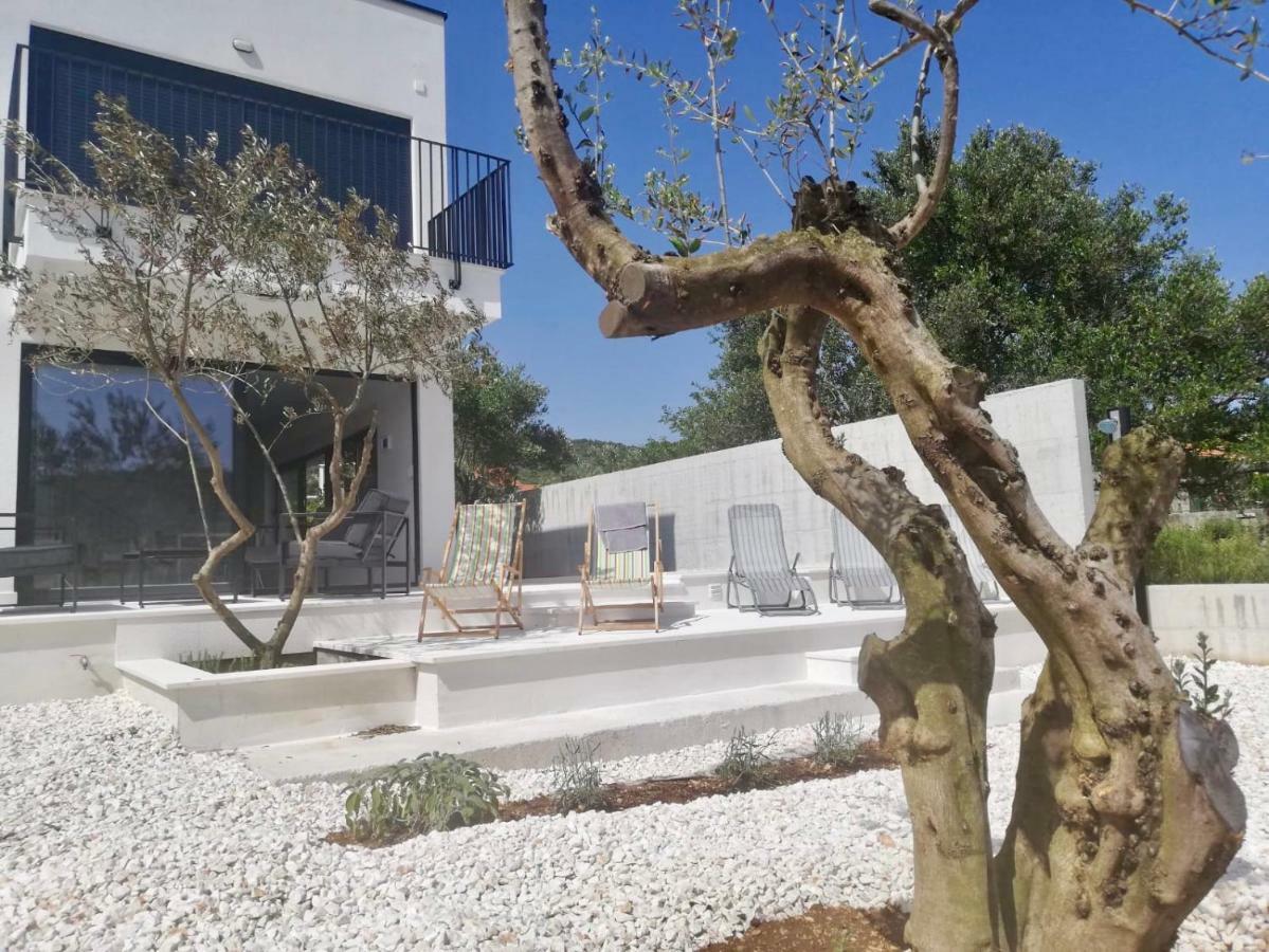 Domo Oliveto Villa Vinisce Exterior photo