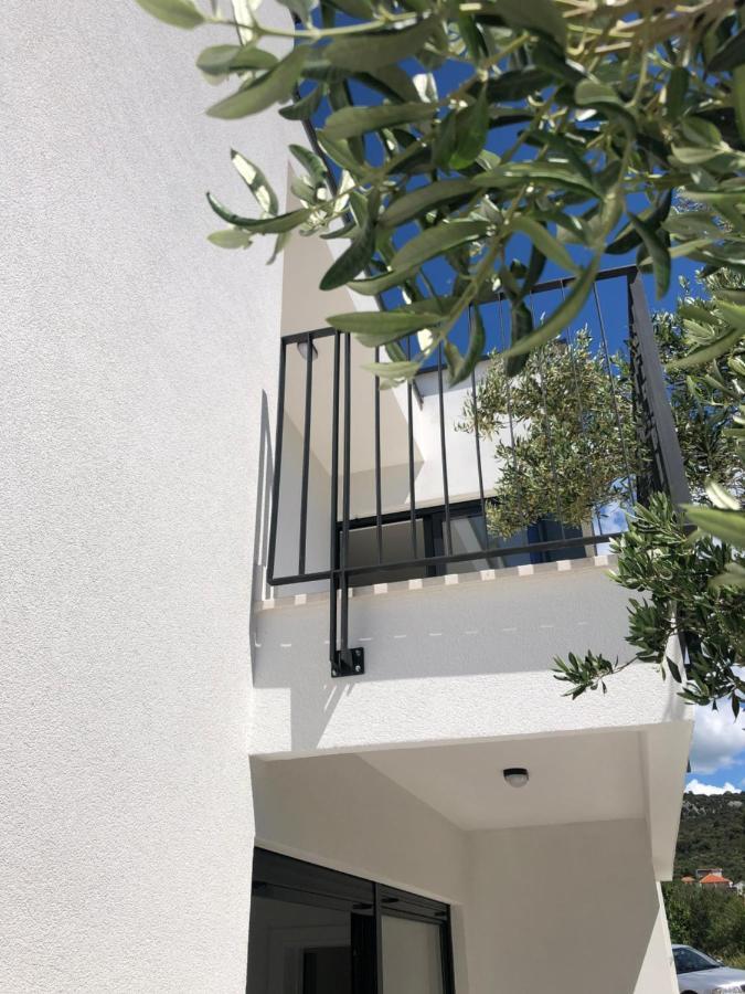 Domo Oliveto Villa Vinisce Exterior photo