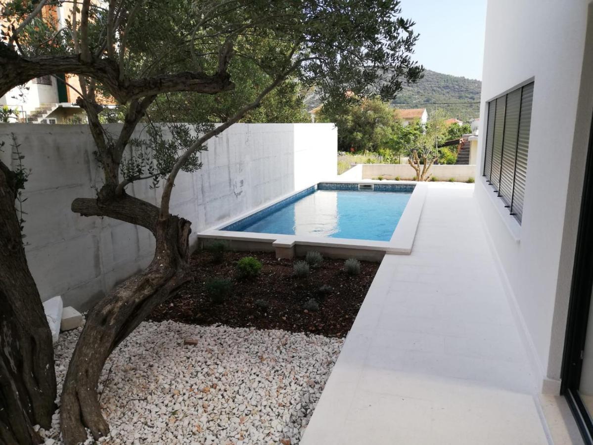 Domo Oliveto Villa Vinisce Exterior photo