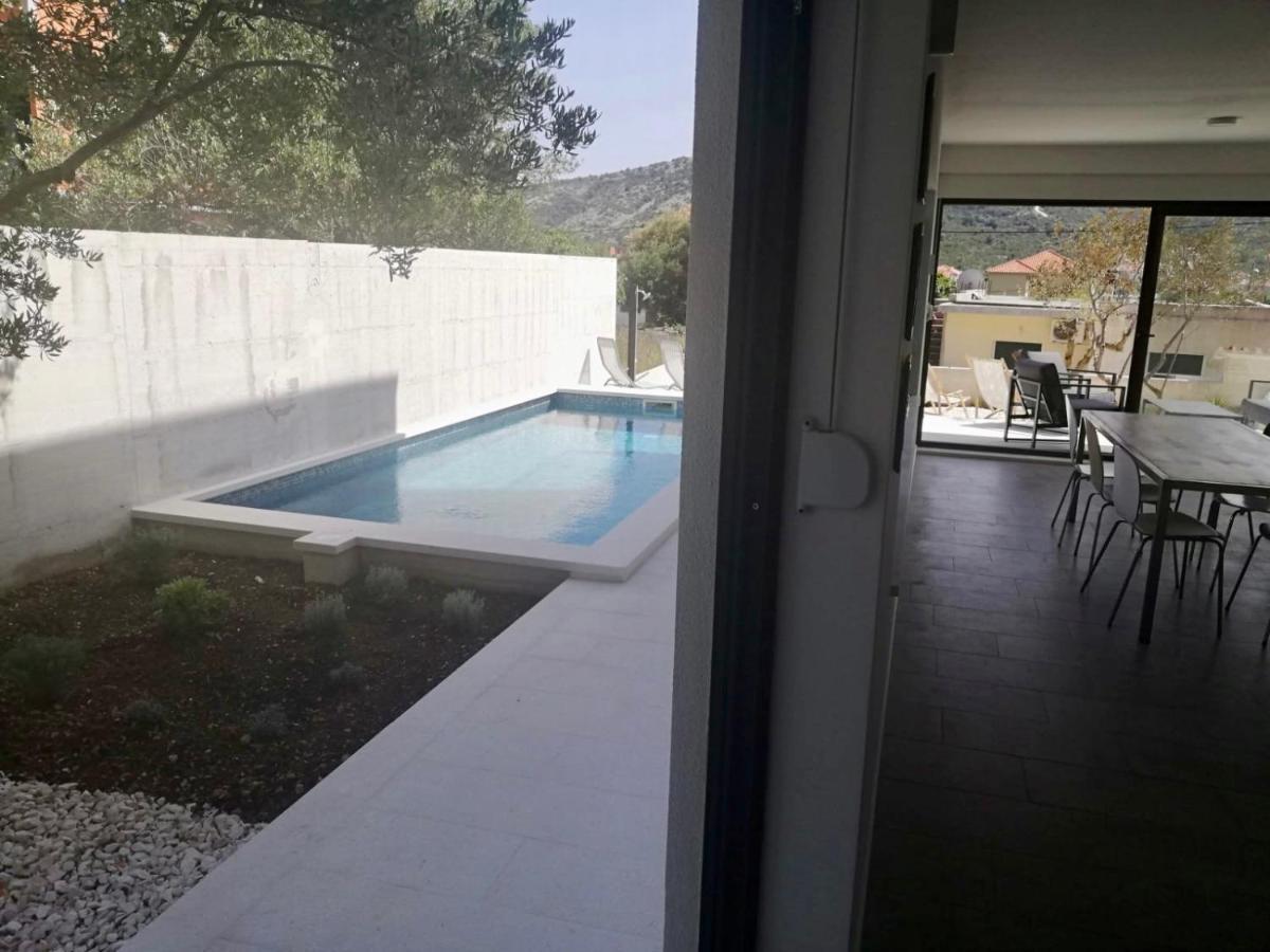 Domo Oliveto Villa Vinisce Exterior photo