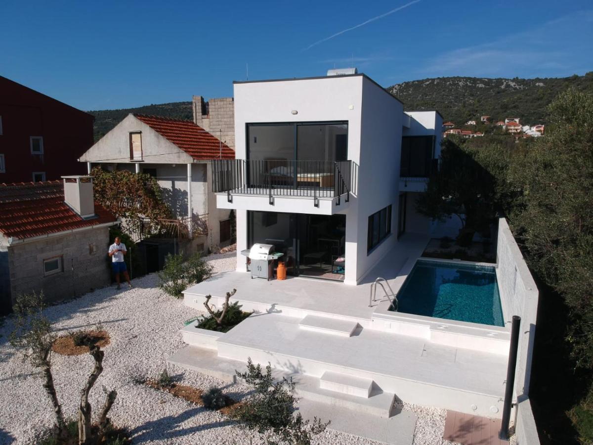 Domo Oliveto Villa Vinisce Exterior photo