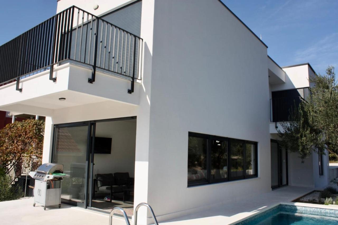 Domo Oliveto Villa Vinisce Exterior photo