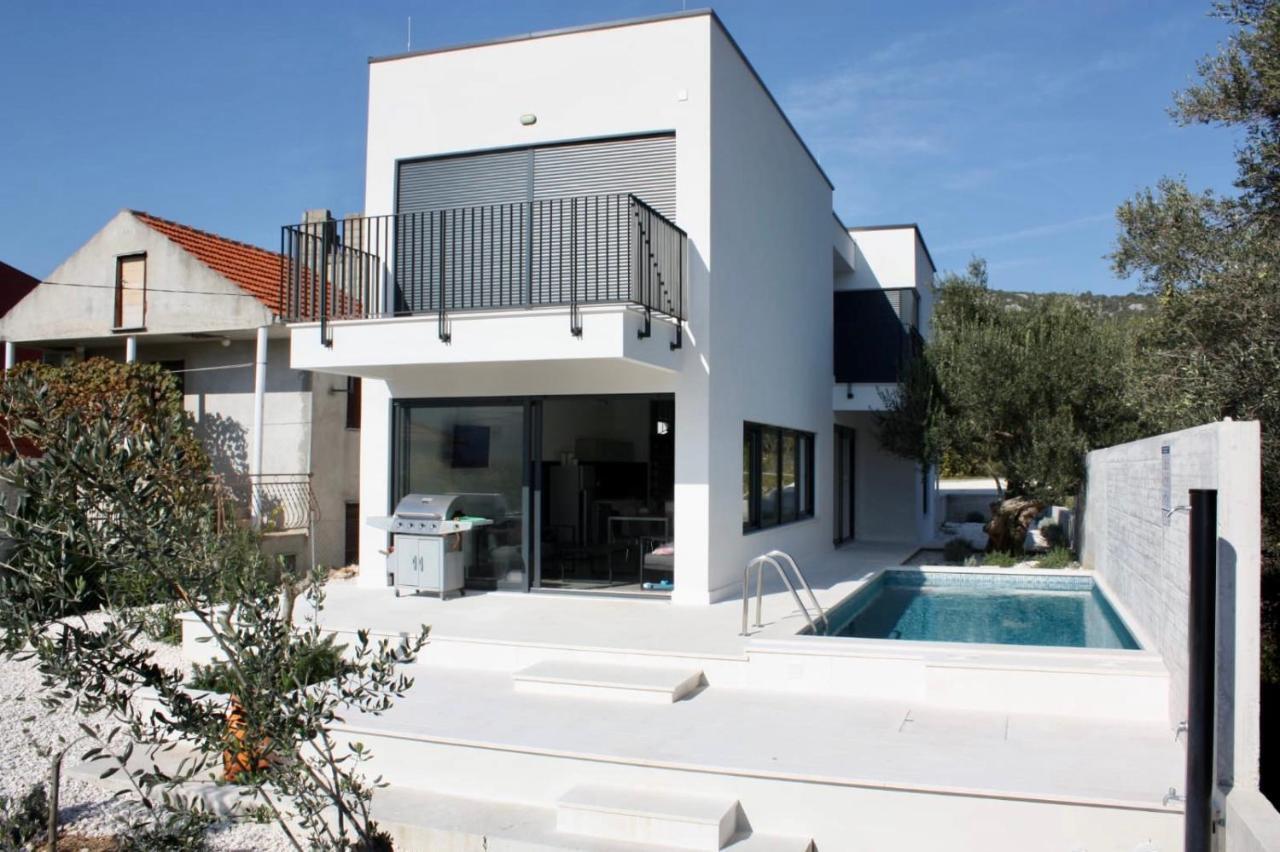 Domo Oliveto Villa Vinisce Exterior photo