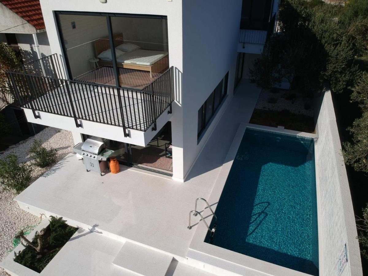 Domo Oliveto Villa Vinisce Exterior photo