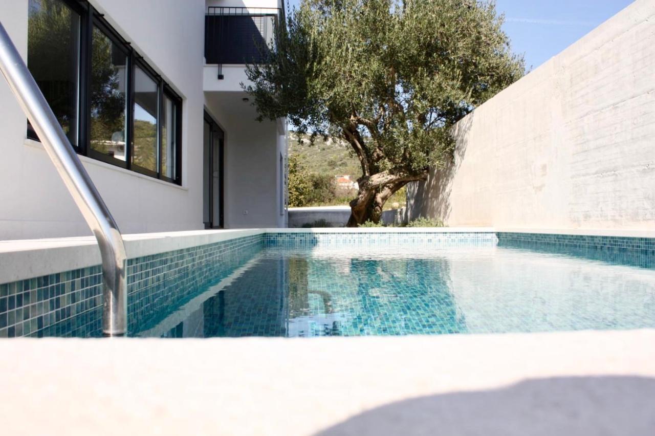 Domo Oliveto Villa Vinisce Exterior photo