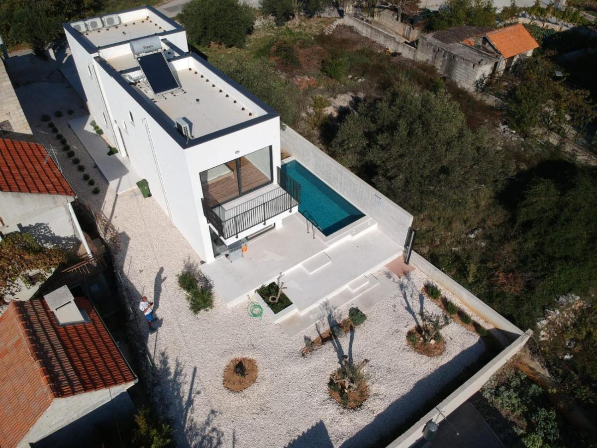 Domo Oliveto Villa Vinisce Exterior photo
