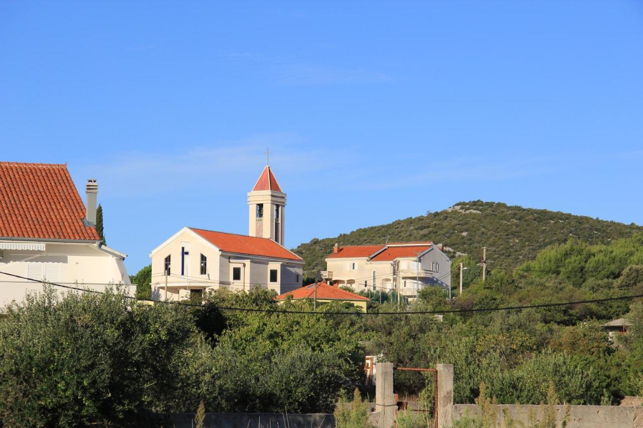 Domo Oliveto Villa Vinisce Exterior photo