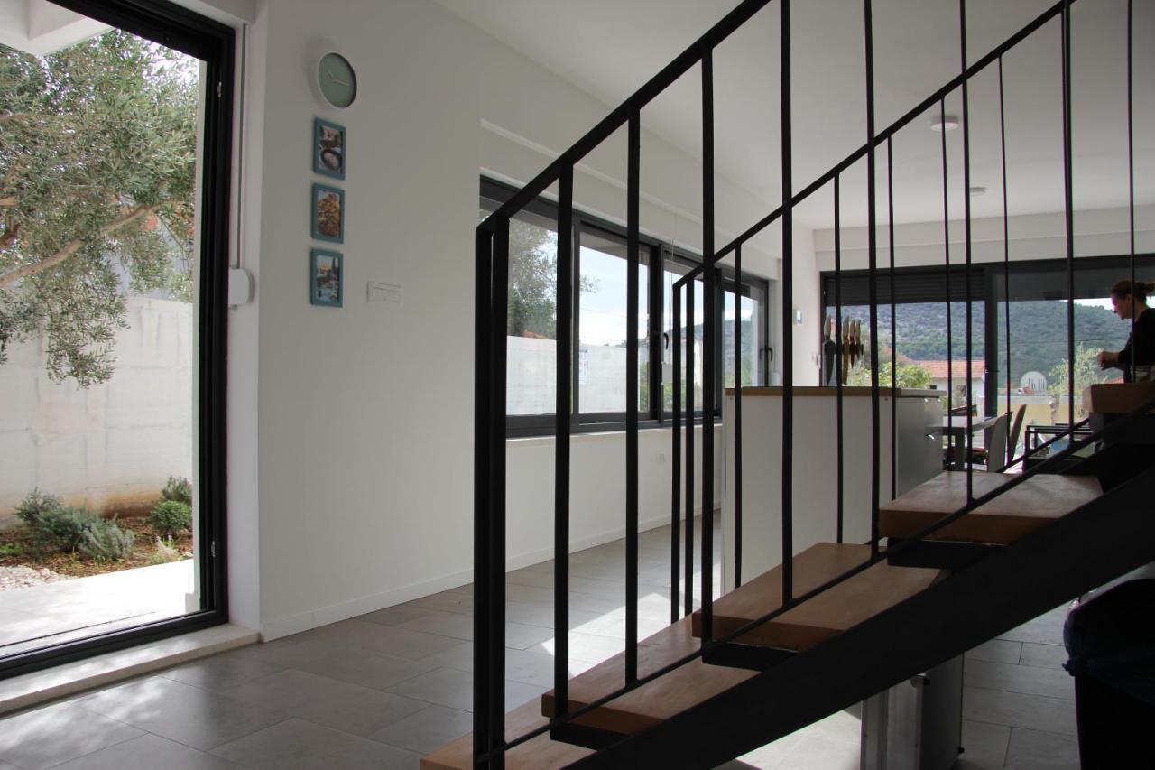 Domo Oliveto Villa Vinisce Exterior photo