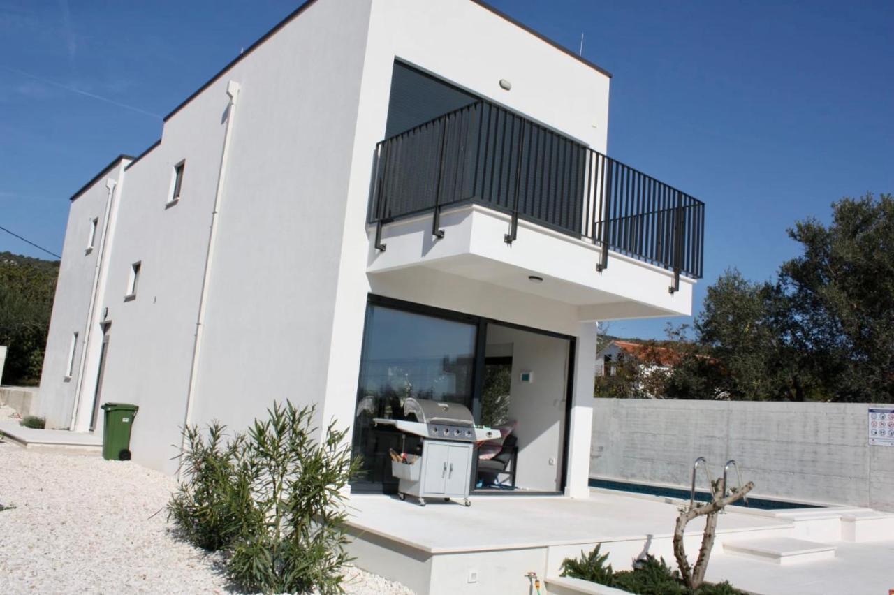 Domo Oliveto Villa Vinisce Exterior photo