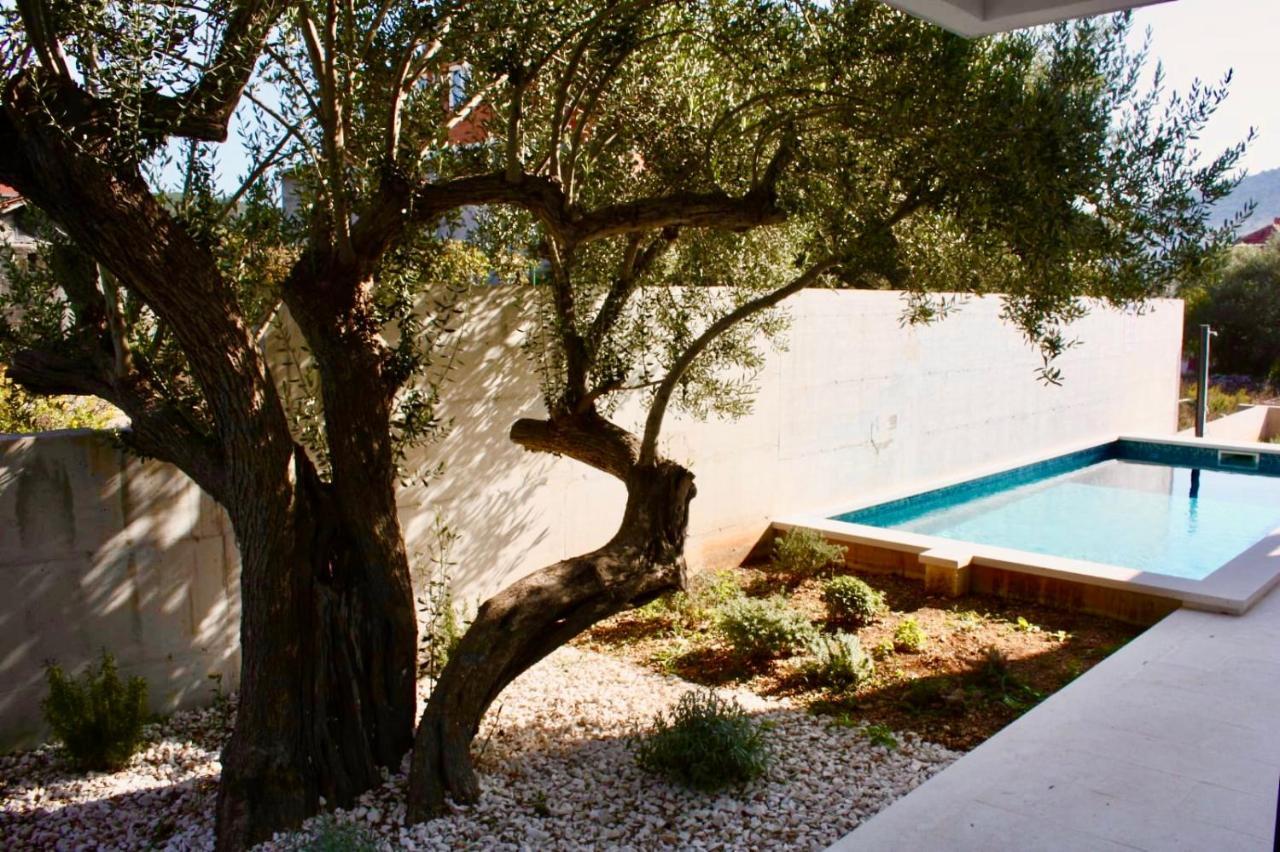 Domo Oliveto Villa Vinisce Exterior photo